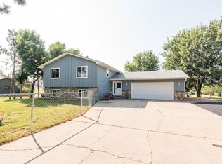 560 195th Ln NW, Oak Grove, MN 55011