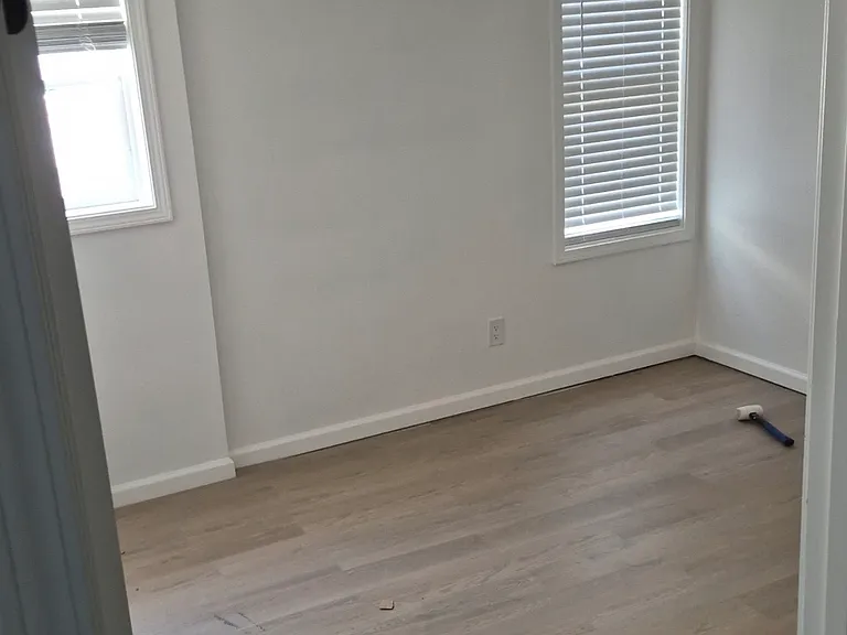 2924 Jarboe St — Photo 3