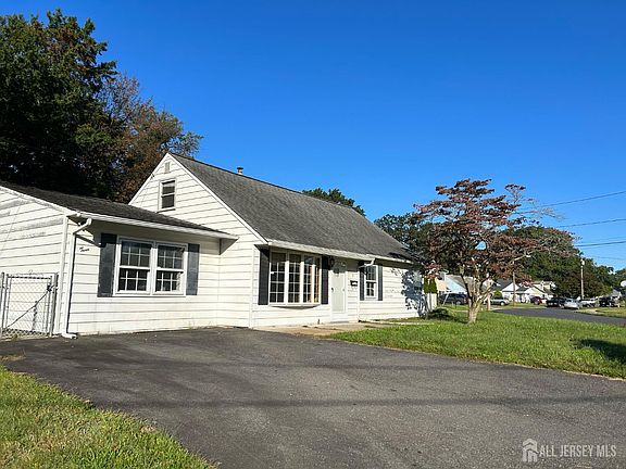 2nd image of 3 Stiles Rd