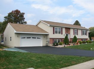 809 W 6th Ave, Parkesburg, PA 19365