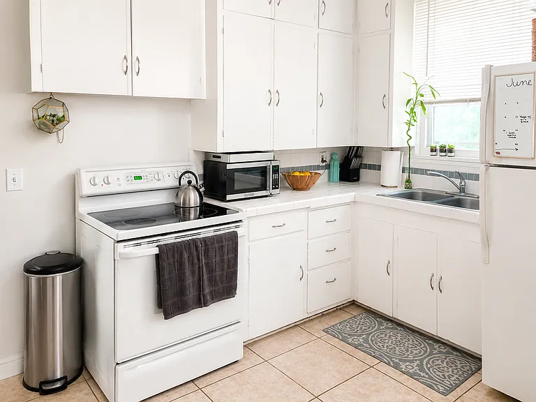 202 N 700 E — Photo 8