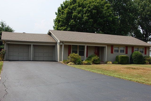 1st image of 230 Kelly Dr