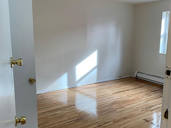 4th image of 1774 Hammersley Ave #3