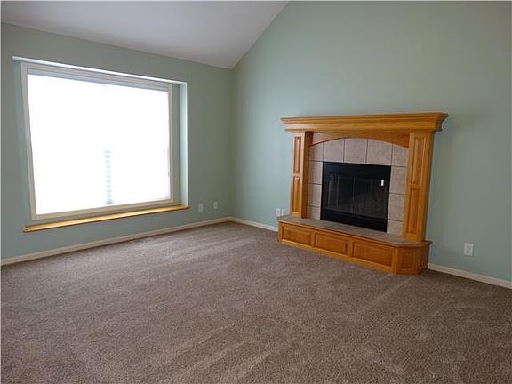 3rd image of 214 Lakeview Dr