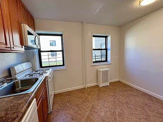 4th image of 21-39 23rd St #9