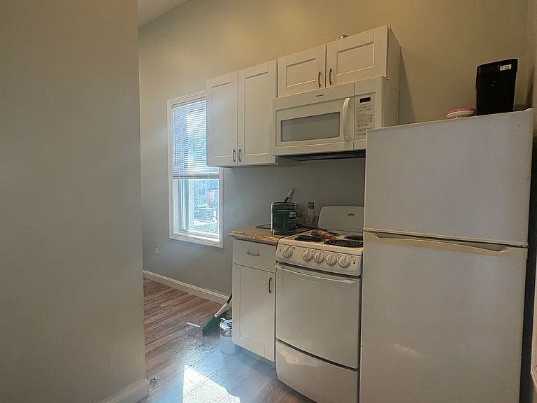 776 Main St #5 — Photo 4
