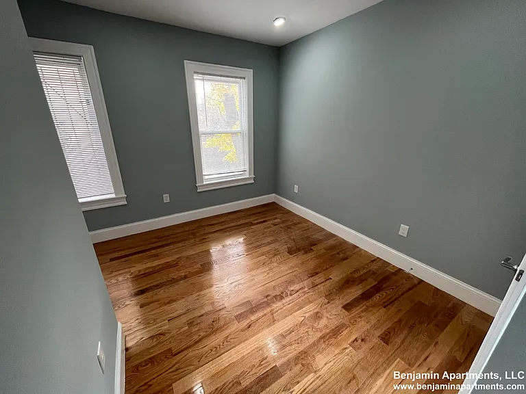372 Oxford St #12 — Photo 7