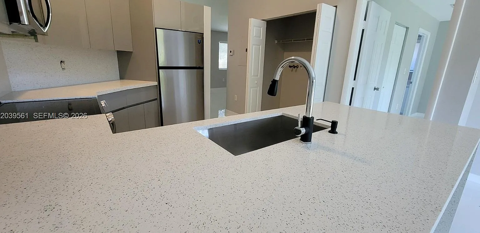 3 bed, 1332 sqft, $2,900 — Photo 4