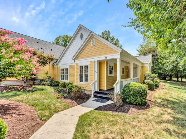 12 Golf Villa Dr, Moneta, VA 24121