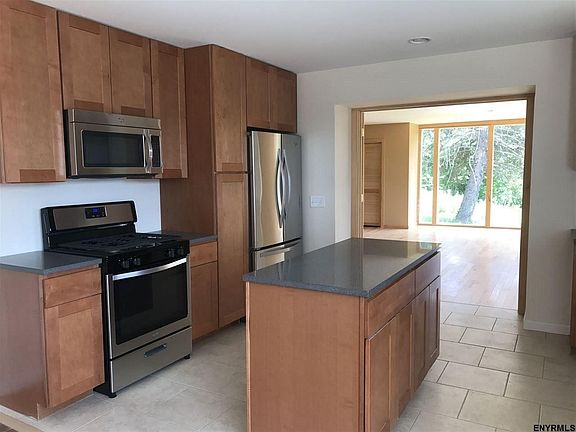5th image of 18 Terrace Dr