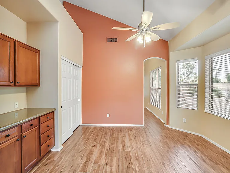 1380 N Concord Ave — Photo 16