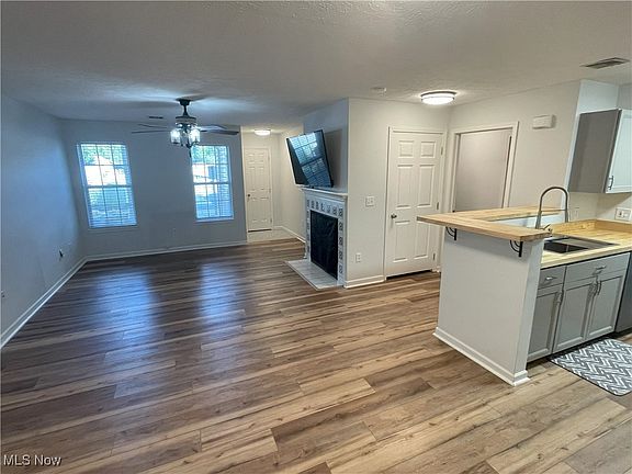 5th image of 29846 Lenox Dr #212