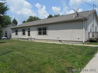 813 E Stevenson St, Taylorville, IL 62568