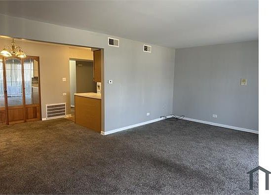 3rd image of 520 N Roberts Dr