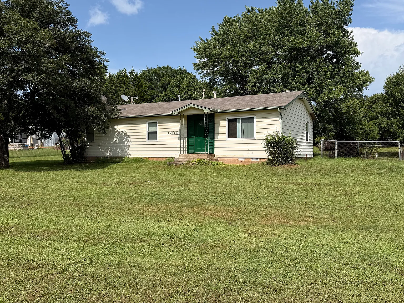 3 bed, 1.5 bath, 1248 sqft, $1,300 — Photo 1