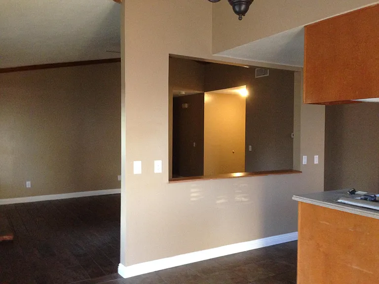 9784 Bolton Ave — Photo 30