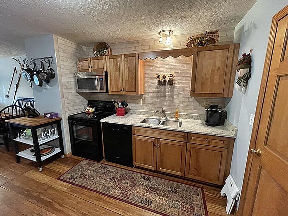 4th image of 99 Creekside Dr #25