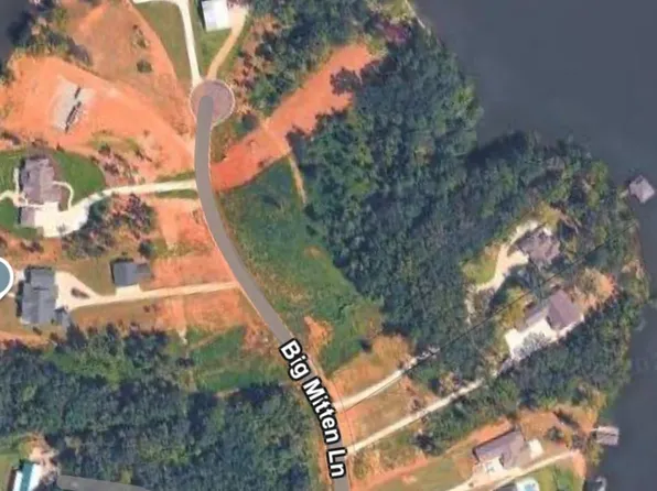 300 Big Mitten Ln #19, Talladega, AL 35160