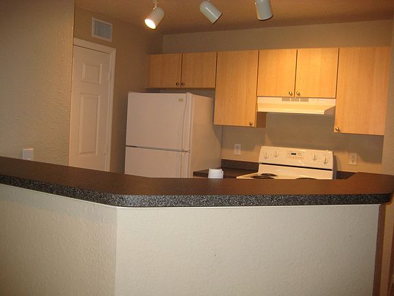 3rd image of 4974 Cambridge Blvd APT 202
