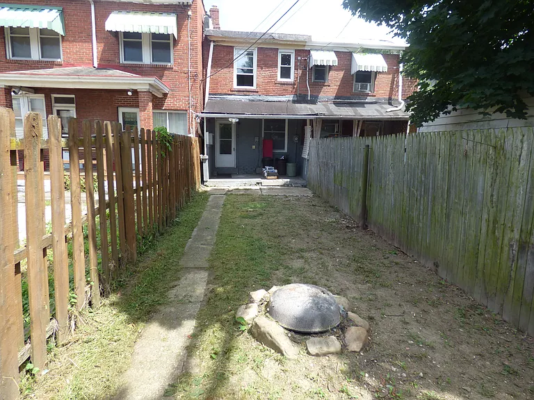1134 Race St — Photo 18