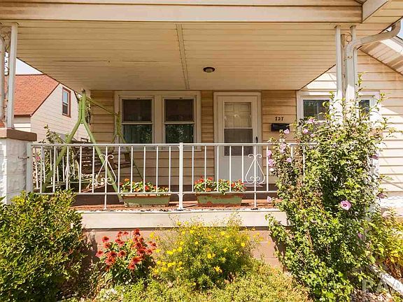 3rd image of 727 W Maywood Ave