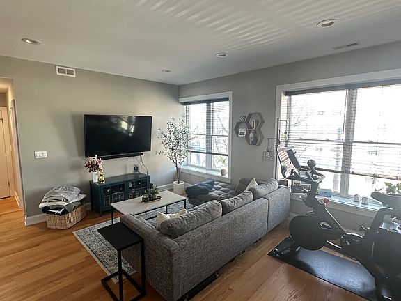 2nd image of 2329 W Chicago Ave #2E