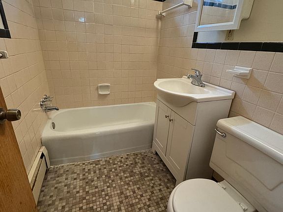 4th image of 595 Victoria St N #2