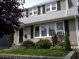 28 Broad St, Williston Park, NY 11596