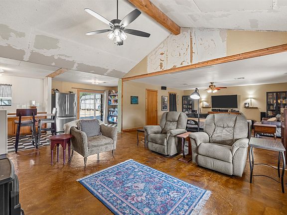 4th image of 271 County Road 3580