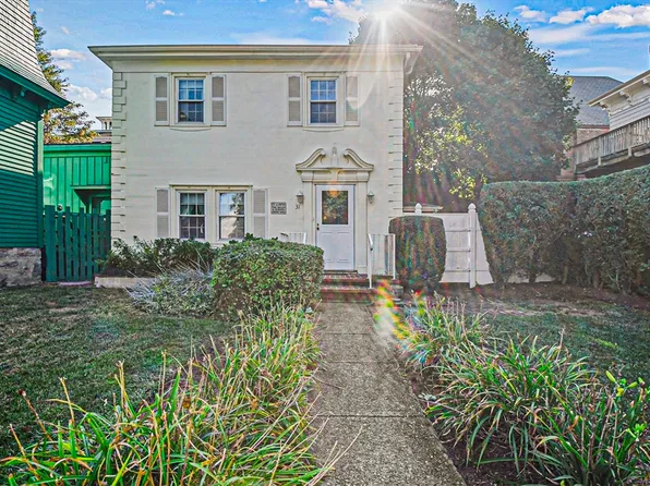 31 Belmont St, Fall River, MA 02720