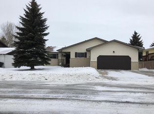 2113 12th Ave W, Williston, ND 58801