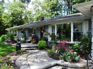 1 Draco Dr, Randolph, NJ 07869