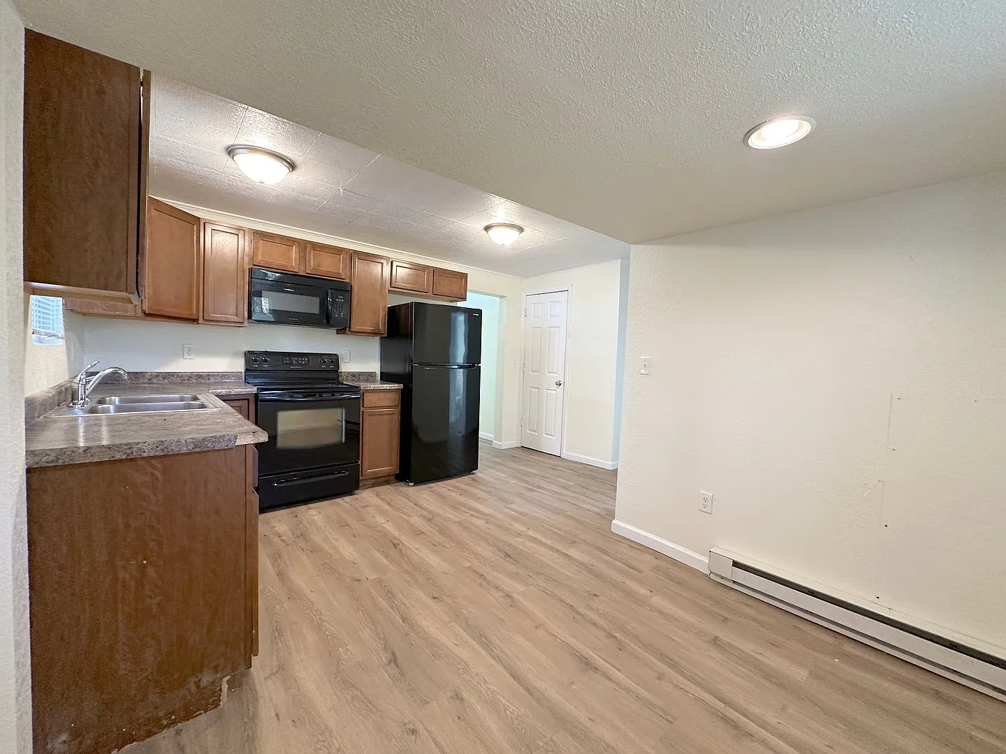 Pet Friendly 3 Bedroom Charmer located behind Corbett Field! — Photo 3
