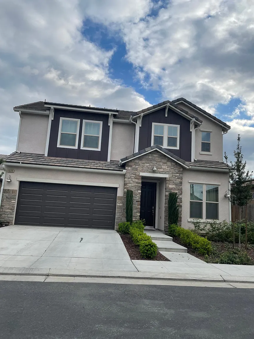 1335 E Via Azzurra Way photo 1
