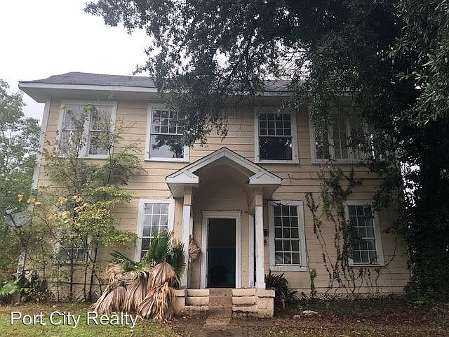 1st image of 220 Dalzell St