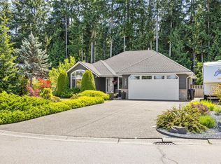 745 Redwood Dr, Qualicum Beach, BC V9K2J2