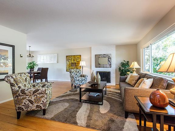 3rd image of 3879 Vineyard Dr