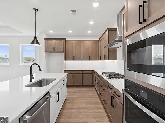 6th image of this home