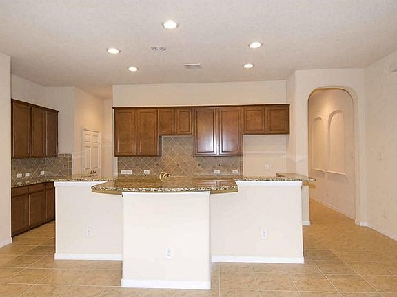 5th image of 22746 Newcourt Place St