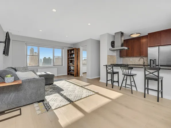 137 East 36th Street image 1 of 17