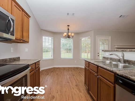 4th image of 7399 Fox Creek Dr