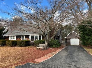 89 Harvard Ave, Smithtown, NY 11787