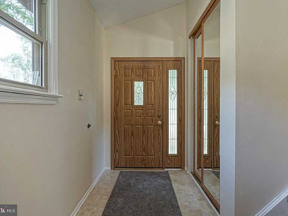 5th image of 125 Karen Dr