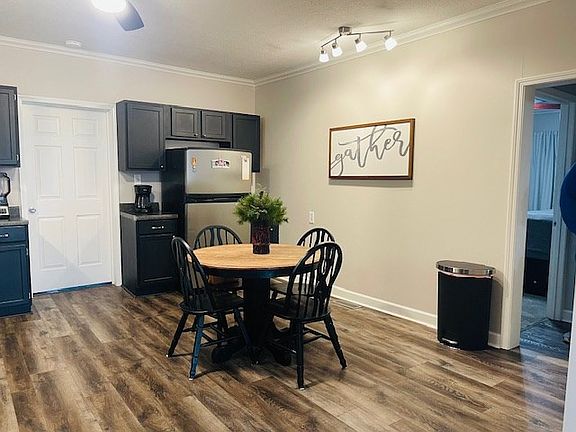 4th image of 145 Oldham Ln