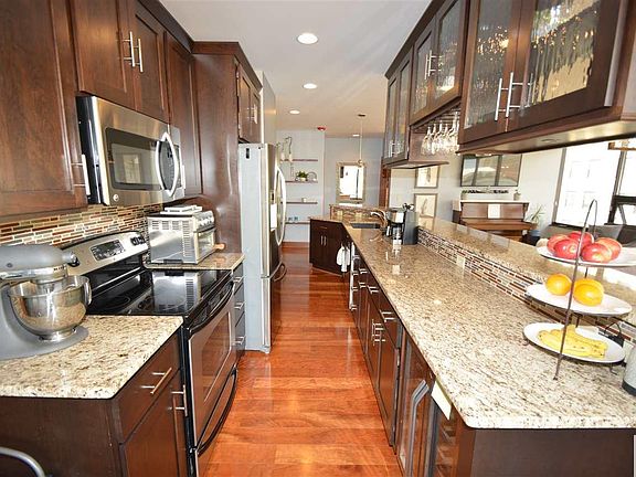 4th image of 700 4th St Ste 503