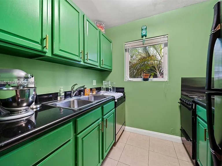 750 Jefferson Ave #14 — Photo 5