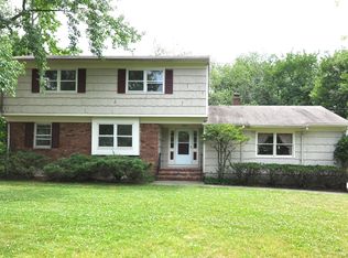 9 Knoll Pl, West Caldwell, NJ 07006