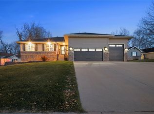 1715 Greenlefe Dr NW, Cedar Rapids, IA 52405