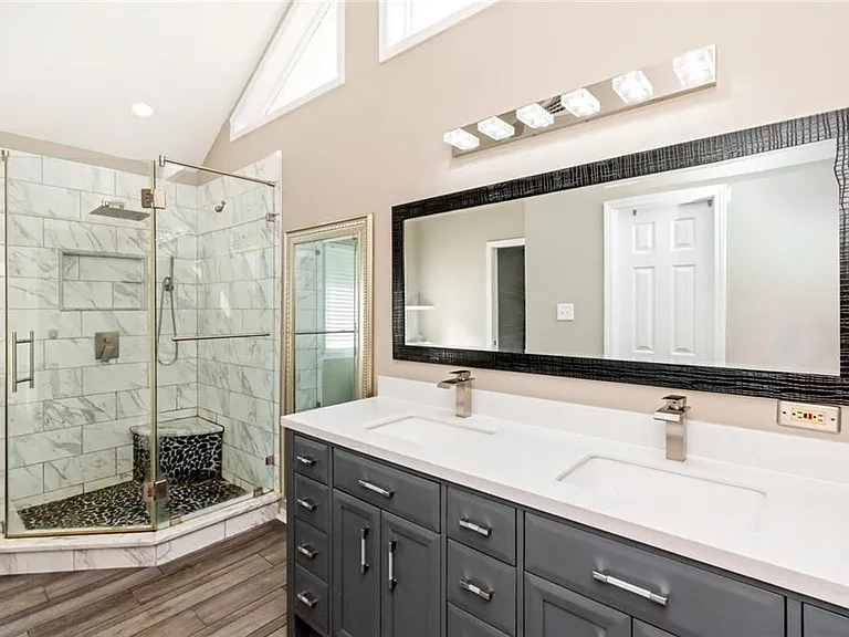 7490 Quency Dr — Photo 33
