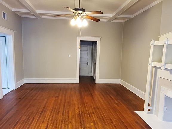 5th image of 2325 Thornhill Ave